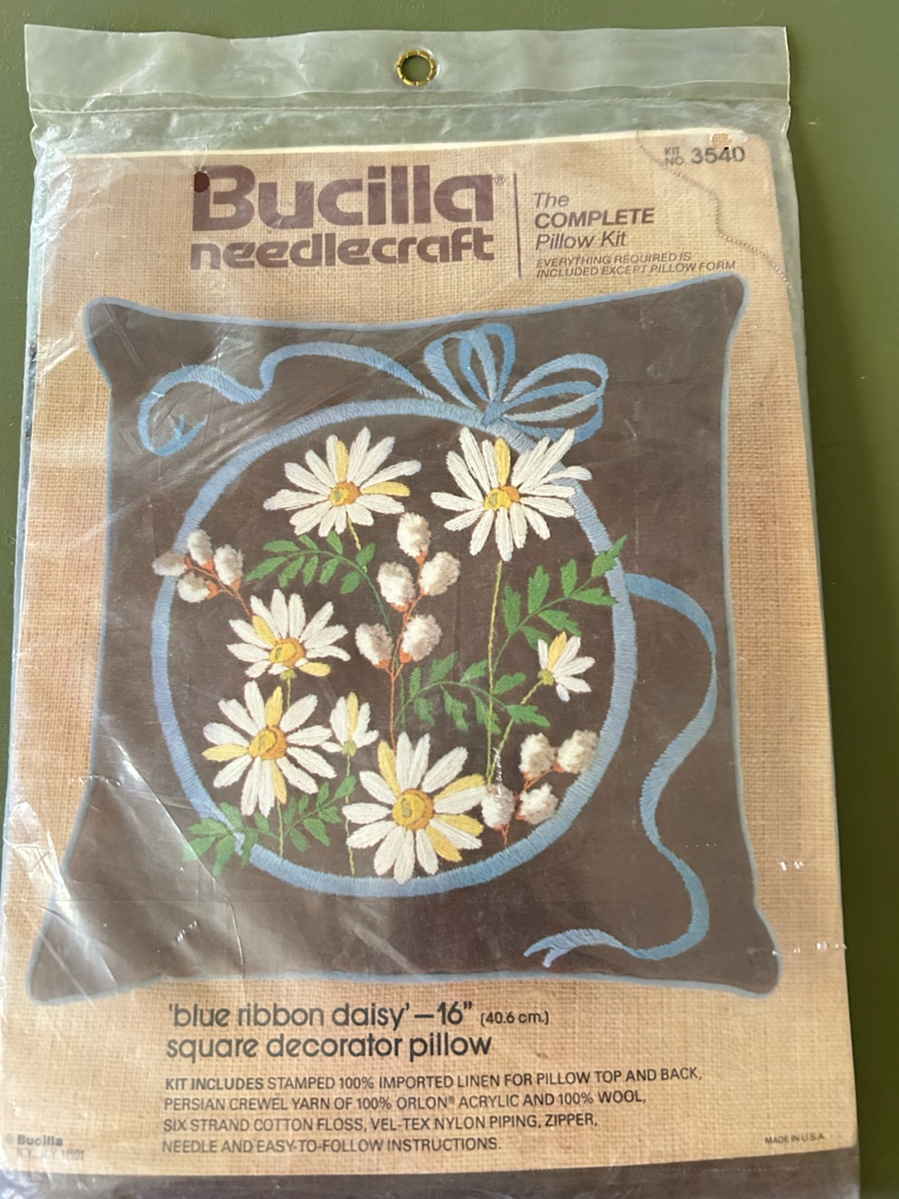 Bucilla Needlecraft Blue Ribbon Daisy 16" Pillow Cover Kit 3540 NOS